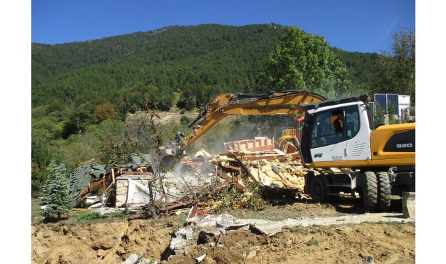 Osmangazi'de orman arazisindeki kaçak ev yıkıldı