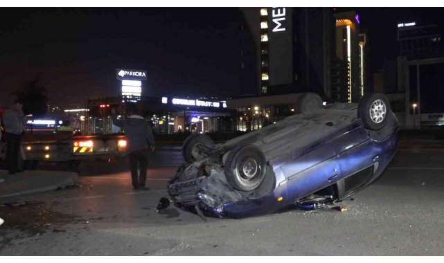 Takla atan otomobilde burnu bile kanamazken, 2 çocuğu ve eşi yaralandı