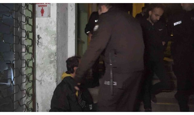 Tarihi Yeşil Camisi'nde suçüstü yakalandılar
