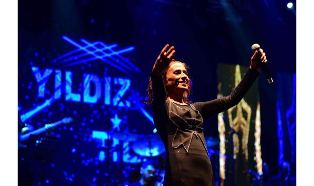 Yıldız Tilbe, Bursa'da hayranlarını coşturdu