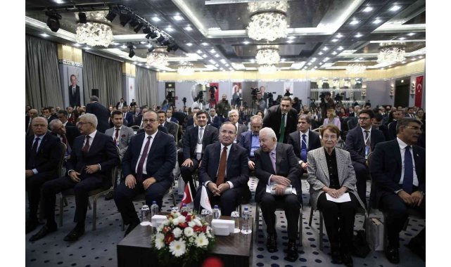 Adalet Bakanı Bozdağ: "Türkiye'de kadınlar kıyafetlerine göre ayrı ayrı muameleye tabi tutulmasınlar istiyoruz"
