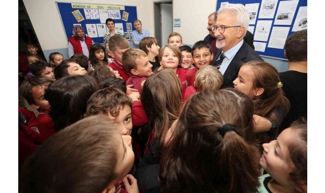 Başkan Erdem'den okullara Öğretmenler Günü ziyareti