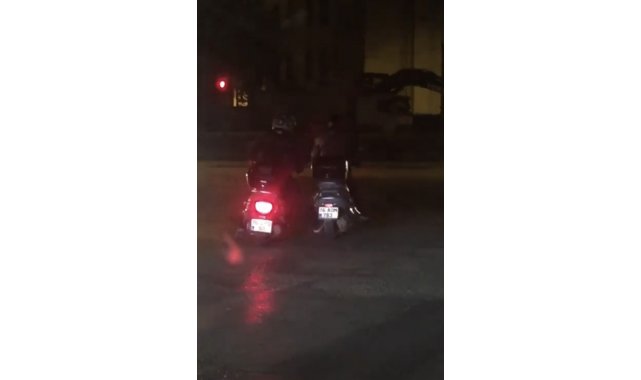 Bursa'da bozulan motosikleti ayağıyla iterek götürdü