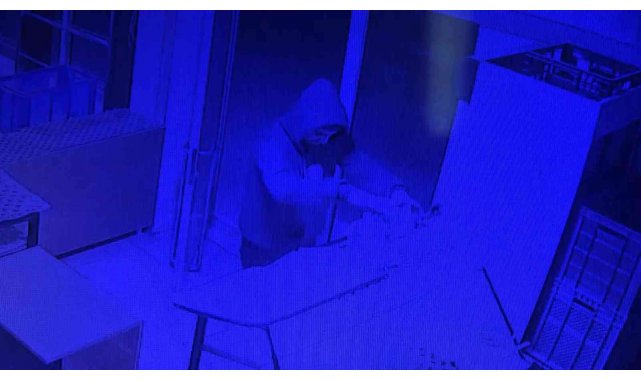 Bursa'da hırsız sadaka kutusunu böyle çaldı