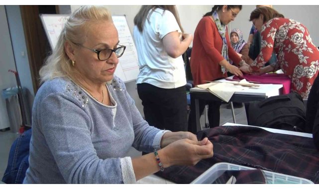 Bursa'da kadınlar hem meslek öğreniyor, hem gelir elde ediyor