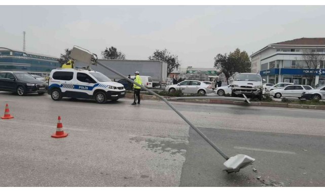 Bursa'da zincirleme kazada ölümden döndüler