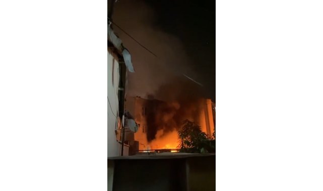 Eşiyle tartışan adam 3 katlı apartmandaki kaldığı daireyi ateşe verdi, dumandan kendisi etkilendi