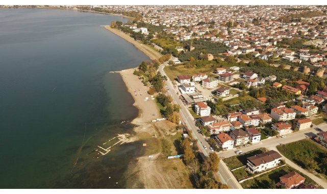 İznik Gölü'nde tehlikeli görüntü...Sular altındaki bazilika günyüzüne çıktı