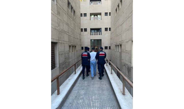 Jandarma 13 yıl kesinleşmiş hapis cezası olan şahsı kıskıvrak yakaladı
