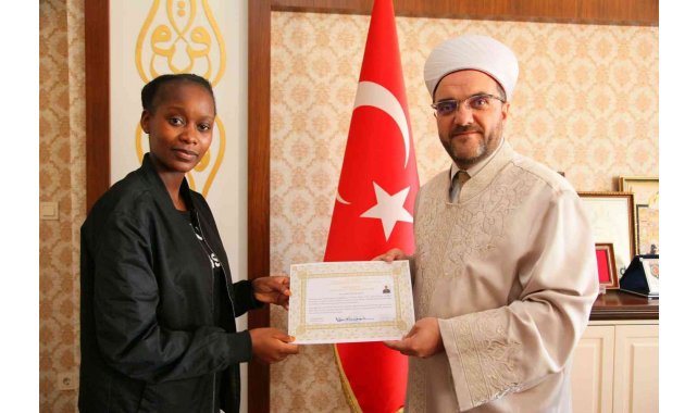 Kenya'dan geldi Bursa'da müslüman oldu