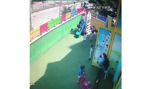 Kreşte 33 aylık çocuğun tehlike atlattığı anlar