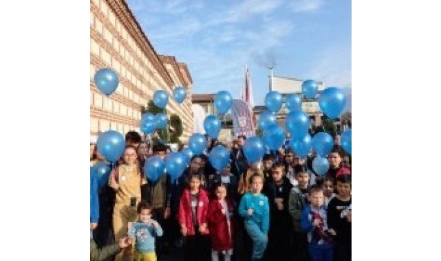Mavi balonlar 'diyabet için' gökyüzünde