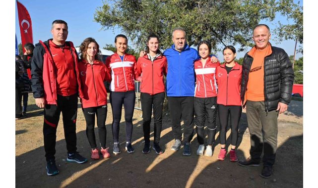 Oryantiring turnuvasında zamana karşı yarış