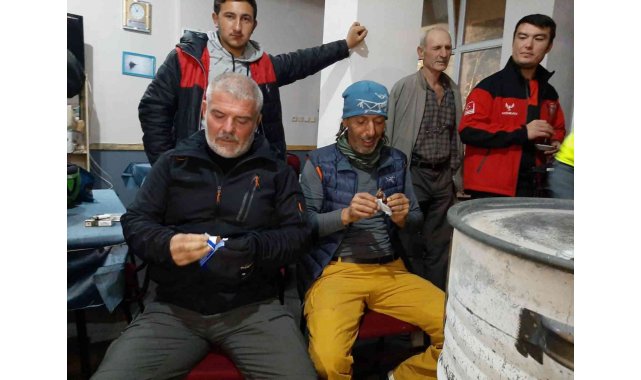 Uludağ'da mahsur kalan milli sporcu ve arkadaşı 5 saat sonra kurtarıldı