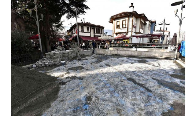 Abdal Camii çevresinde zemin yenileniyor