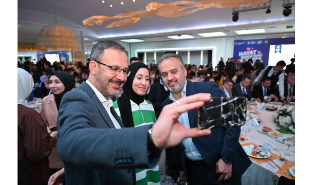 Bakan Kasapoğlu ve Başkan Aktaş gençlerle buluştu