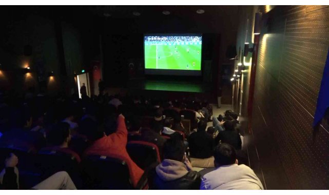Başkan Aktaş, Dünya Kupası heyecanını gençlerle yaşadı