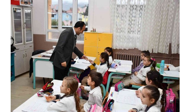 Başkan Usta'dan öğrencilere yerli malı haftası hediyesi