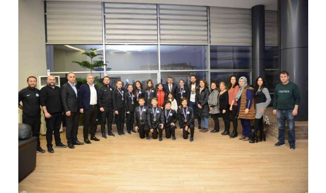 Başkan Yılmaz şampiyonları ağırladı