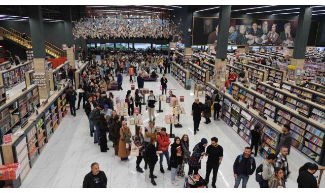 bkmkitap'ta yıldızlar geçidi