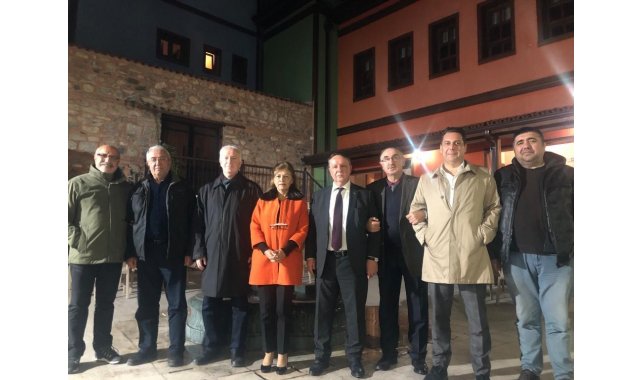 Bursa Aydınlar Ocağı'ndan öğretim görevlisine tepki