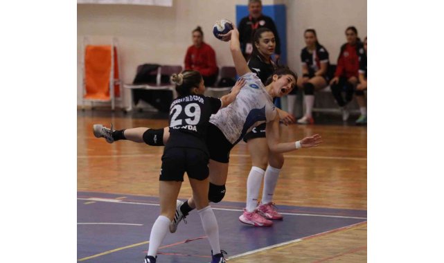 Bursa Büyükşehir Belediyespor ilk yarının son maçında Eskişehir Hentbol'a konuk olacak