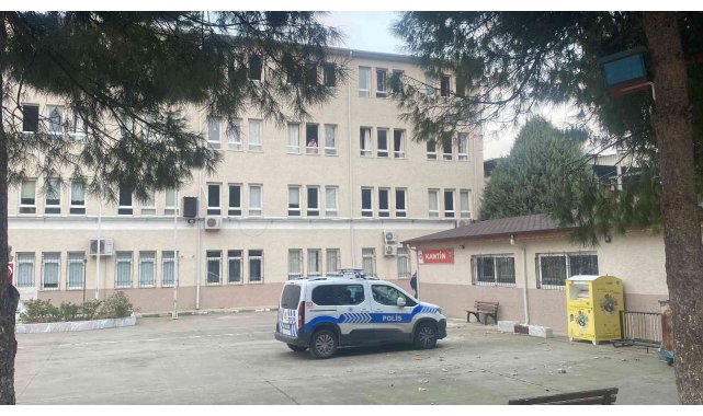 Bursa'da 21 lise öğrencisi zehirlenme şüphesiyle hastaneye kaldırıldı