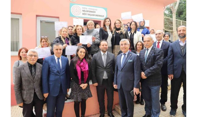 Bursa'da Aile Okulu'na katılan veliler sertifikalarını aldı