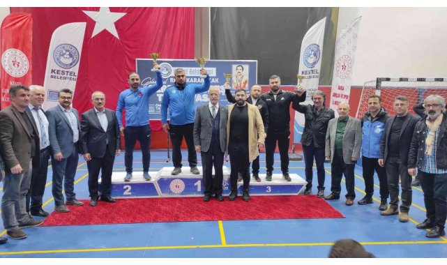 Bursa'da geleneksel Reşit Karabacak serbest güreş turnuvası yapıldı