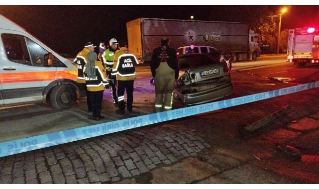Duvara çarpıp takla atan otomobil 2 kişiye mezar oldu, kaza anı kamerada