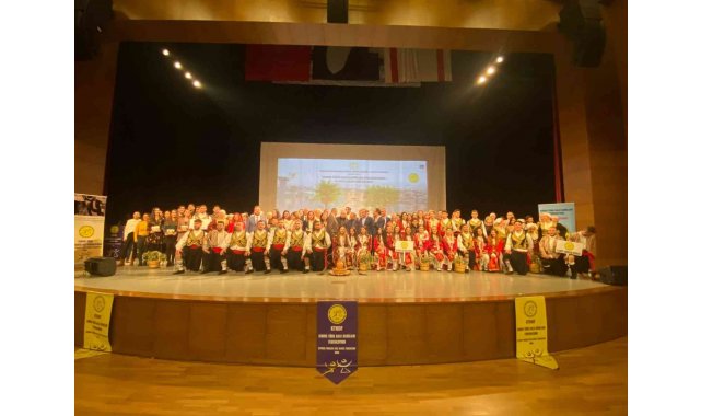İnegöl Belediyesi Halk Dansları Topluluğu Kıbrıs'ı salladı