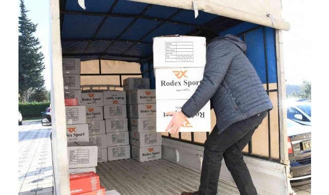 İznik Belediyesi'nden miniklere kışlık hediye