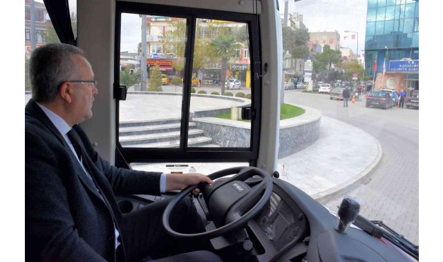 Karacabey Belediyesi'nin araç filosuna bir araç daha katıldı