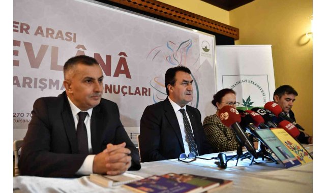 Mevlana Şiir Yarışması'na kız öğrenciler damga vurdu