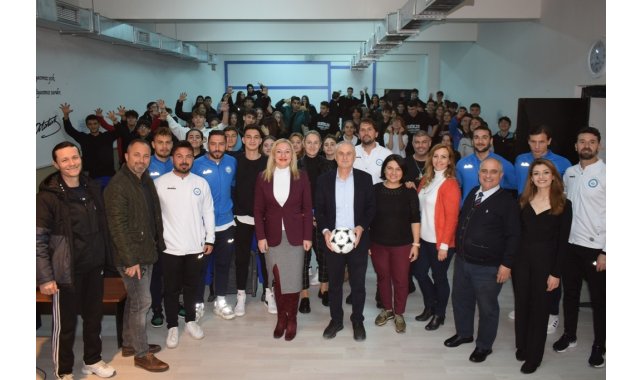 Nilüferli futbolcular öğrencilerle deneyimlerini paylaştı