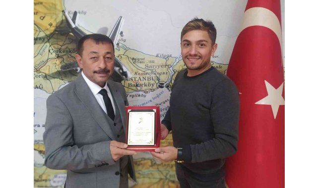 Özel insanlardan Line TV'ye özel plaket