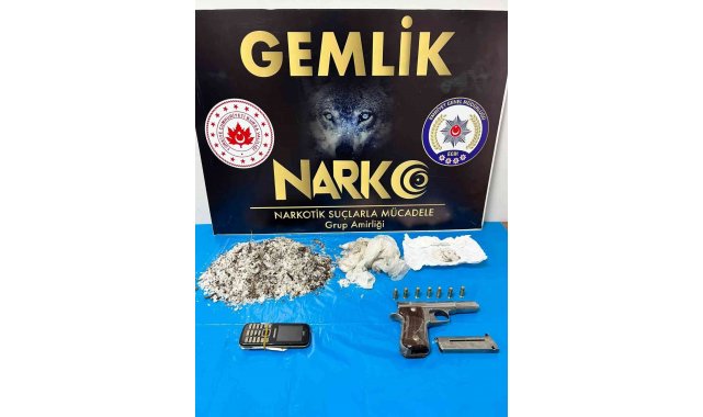 Polisten kaçan otomobilde uyuşturucu çıktı