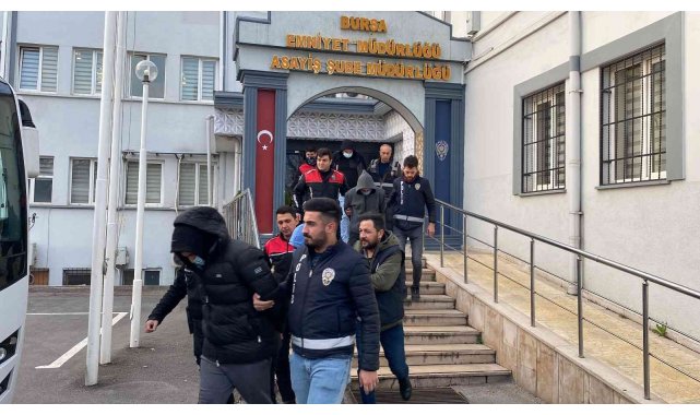 Şifreli konuşuyorlardı...Kadınlara zorla fuhuş yaptıran çete adliyeye sevk edildi