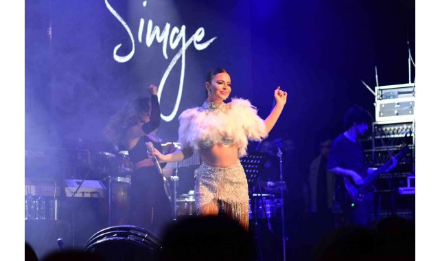 Simge Bursa'yı coşturdu