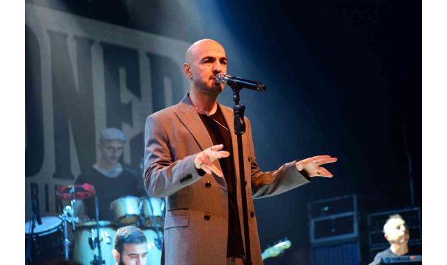 Soner Sarıkabadayı'nın Bursa'da sevenleriyle buluştu