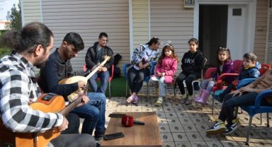 10 yıldır özel çocuklara 'Sevgi şifadır' sloganı ile müzikle terapi yapıyor