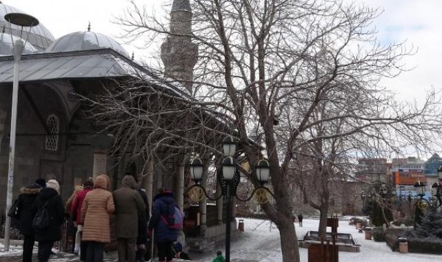 461 yıllık caminin bahçesindeki 117 ve 162 yaşlarındaki ağaçlar tescil edildi