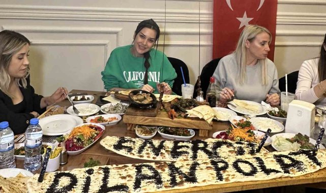 Adanalı kebapçı, özel sunumlarıyla misafirlerini ağırlıyor