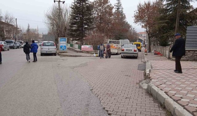 Afyonkarahisar kent merkezinde beklenen kar yağışı başladı
