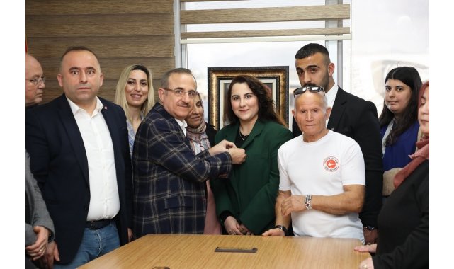 AK Partili Sürekli'den 6'lı masaya adaylık göndermesi