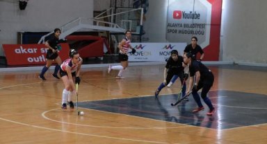 Alanya'da kadın hokeyi heyecanı