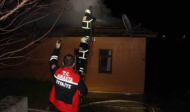 Amasya'da şömine bacasından çıkan kıvılcımlar yangına neden oldu