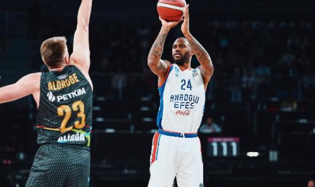 Anadolu Efes - Aliağa Petkim Spor: 90-64
