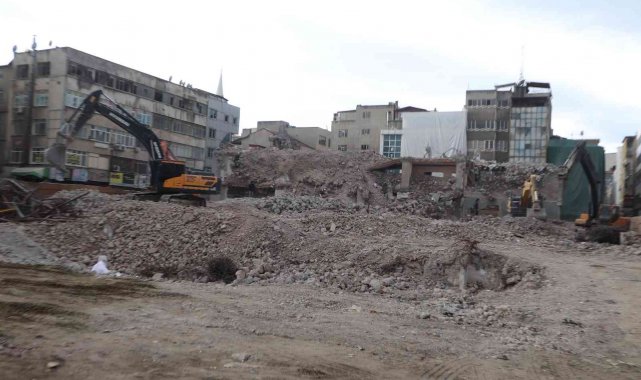 Anakent İş Merkezi tarih oldu: Yerine otopark ve meydan yapılacak