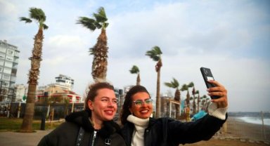 Antalya'da kuvvetli fırtına etkili oluyor